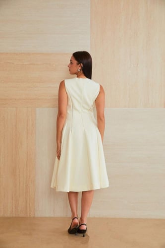 فستان كت ابيض أنيق