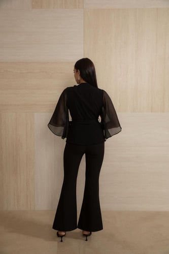 بلوزه لون اسود بتصميم انيق