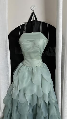 فستان العنود