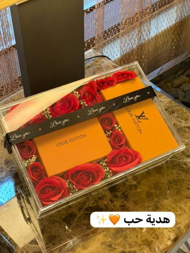Love gift orange wallet and sunglasses