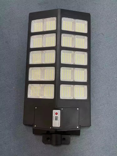 كشاف شارع بقوة 800 واط بالطاقة الشمسية