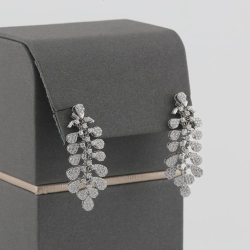 طقم ذهب ابيض تصميم الماس عيار 18