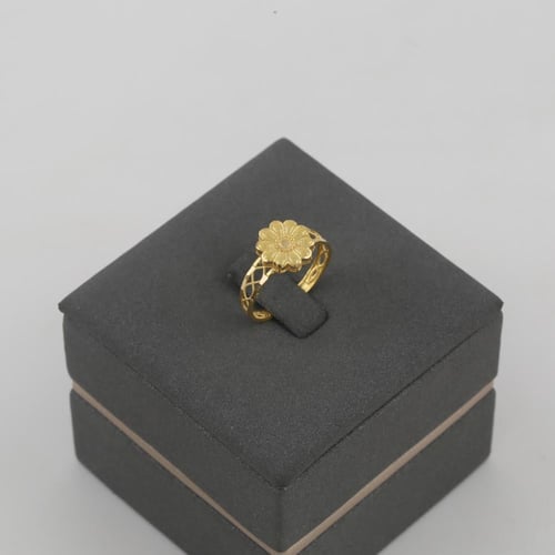 طقم ذهب ورود مزدوج مع ورود مطفية - عيار 21