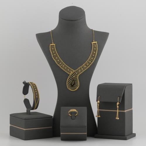 طقم ذهب بتصميم سلم الذهب فريد - عيار21