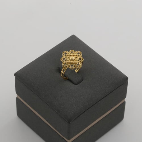 طقم ذهب بتصميم معين بصمة منقوش - عيار21