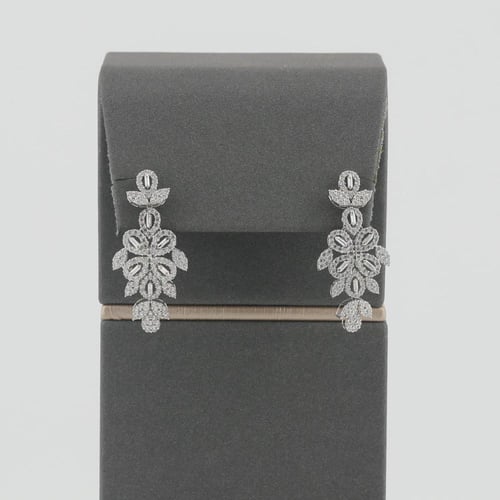 طقم ذهب ابيض تصميم الماس عيار 18