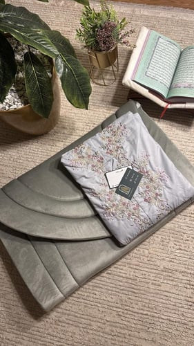 طقم صلاه مطرز مريح ( بسحاب )