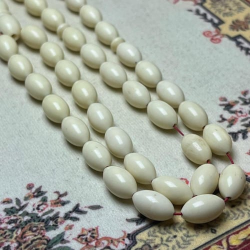 مسباح ضومنه صب قديم -القصة بيض حمام- حجم الخرز 8 م...