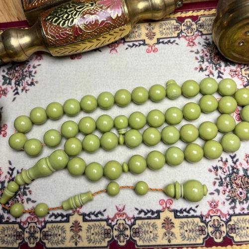 مسباح من خامة البولينق-لون فستقي -حجم الخرز 12 م