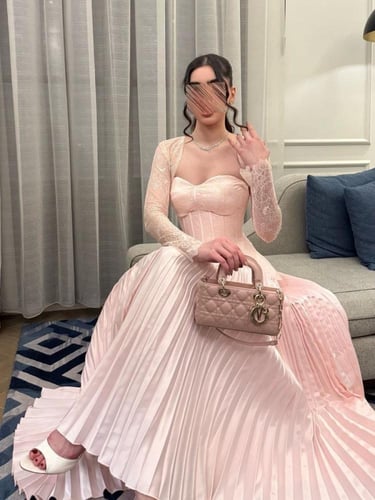 فستان سيدة الورد