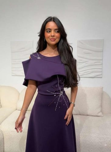 فستان ليلة الأرجوان الهادئة