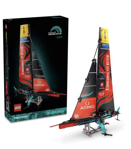 LEGO® Technic Emirates Team New Zealand AC75 Yacht...