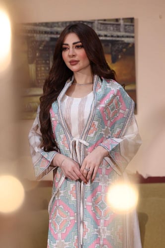 جلابيةكويتية كتان مع وشاح بتطريز تراثي