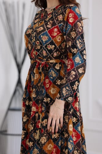 جلابية رايون قطن منقوش بتطريز خفيف على الصدر