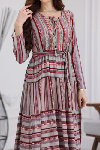 جلابية رايون قطن منقوش بتطريز خفيف على الصدر