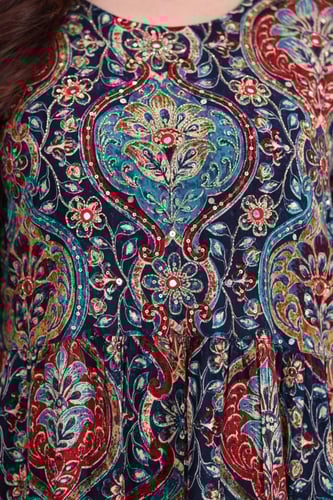 جلابية رايون قطن منقوش بتطريز خفيف على الصدر