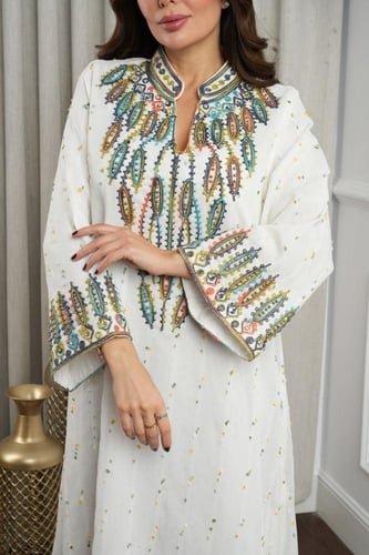 جلابية لينن بتطريز صوف ملون