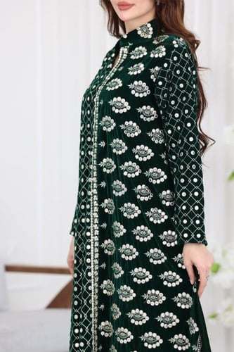 جلابية مخمل فاخرة تطريز يدوي بنقوش تراثية وتفاصيل...