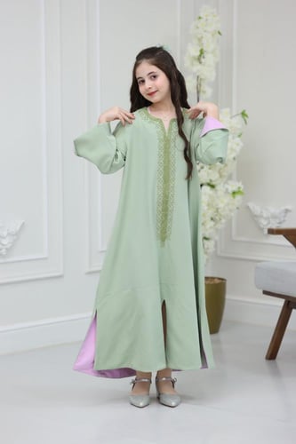 جلابية كريب ( بناتي ) بتطريز كمبيوتر على الصدر