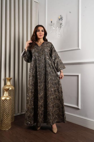 جلابية مخمل واسعة أنيقة مطرزة بالترتر اللامع