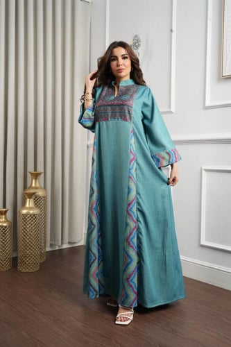 جلابية كشميري بقصة واسعة مريحة مع تفاصيل زخرفية مم...