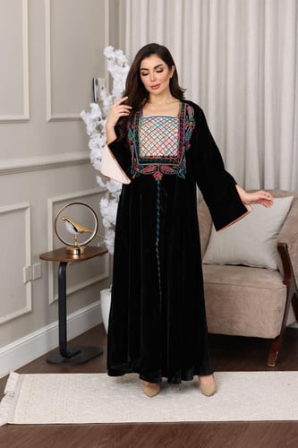 جلابية مخمل فاخرة بلمعة راقية وتطريز يدوي ملون على...