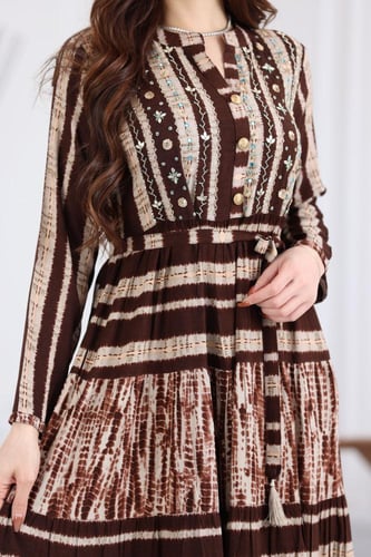 جلابية رايون قطن منقوش بتطريز على الصدر