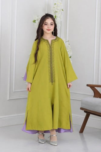 جلابية كريب ( بناتي ) بتطريز كمبيوتر على الصدر