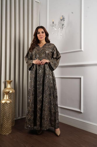 جلابية مخمل واسعة أنيقة مطرزة بالترتر اللامع