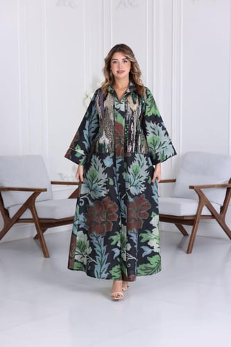 جلابية لينن فاخرة بنقشة أوراق وتطريز لامع بقصة واس...