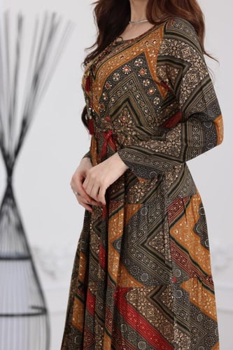 جلابية رايون قطن منقوش بتطريز على الصدر