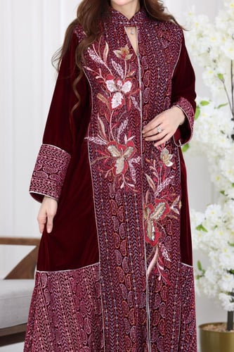 جلابية مخمل سهرة فاخرة بتطريز يدوي مع نقوش تراثية...