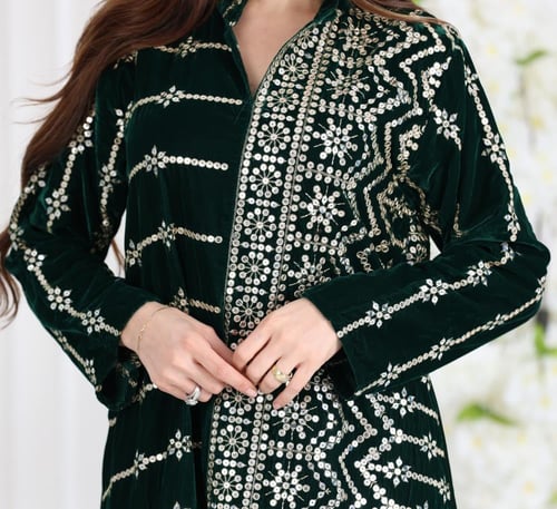 جلابية مخمل فاخرة تطريز يدوي بنقوش تراثية وتفاصيل...