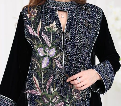 جلابية مخمل سهرة فاخرة بتطريز يدوي مع نقوش تراثية...