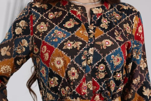 جلابية رايون قطن منقوش بتطريز خفيف على الصدر