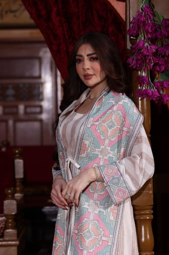 جلابيةكويتية كتان مع وشاح بتطريز تراثي