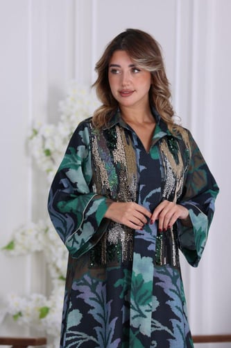 جلابية لينن فاخرة بنقشة أوراق وتطريز لامع بقصة واس...