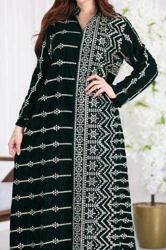 جلابية مخمل فاخرة تطريز يدوي بنقوش تراثية وتفاصيل...