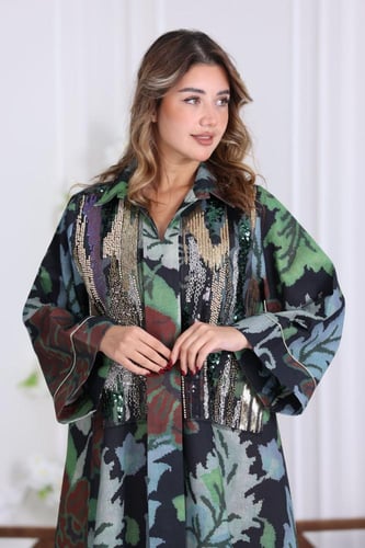 جلابية لينن فاخرة بنقشة أوراق وتطريز لامع بقصة واس...