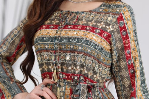 جلابية رايون قطن منقوش بتطريز على الصدر