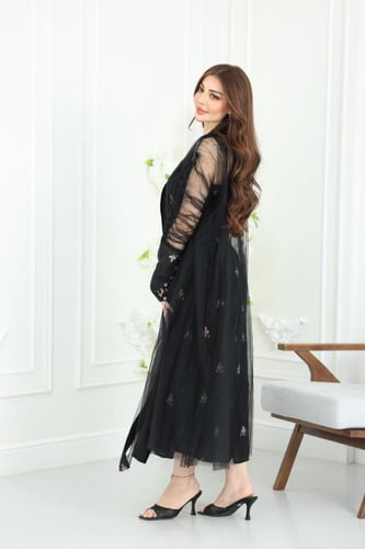 جلابية لينن كويتية قطعتين بتطريز خفيف مع بشت شيفون