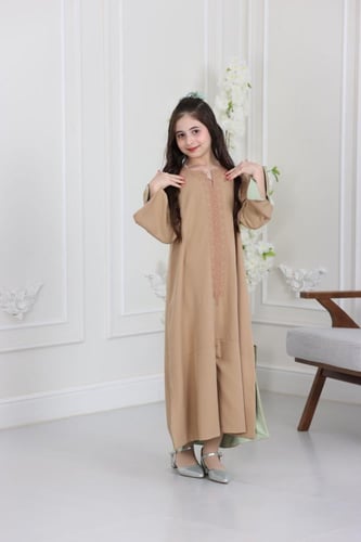 جلابية كريب ( بناتي ) بتطريز كمبيوتر على الصدر