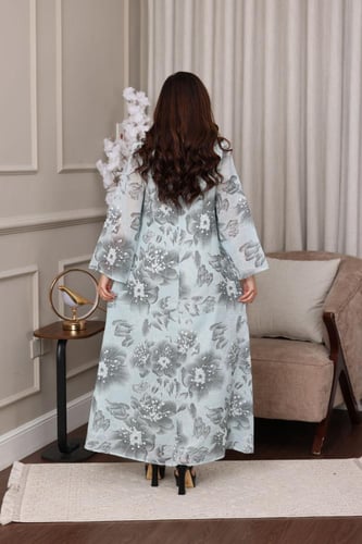 جلابية لينن فاخرة بنقشة ورود وتطريز يدوي لامع بتفا...