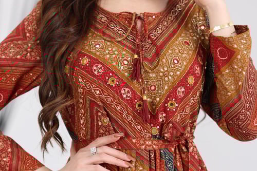 جلابية رايون قطن منقوش بتطريز على الصدر