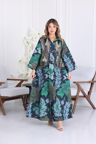 جلابية لينن فاخرة بنقشة أوراق وتطريز لامع بقصة واس...