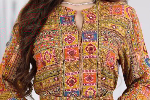 جلابية رايون قطن منقوش بتطريز على الصدر