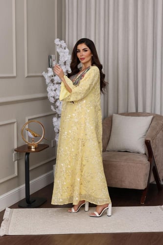 جلابية جاكار بنقشة لامعة وتطريز تراثي ملون على الص...