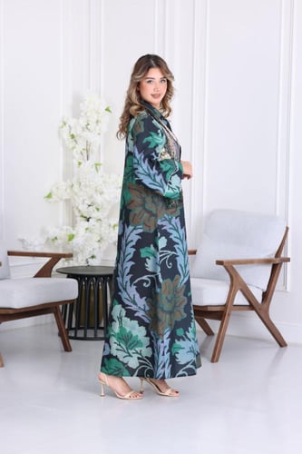 جلابية لينن فاخرة بنقشة أوراق وتطريز لامع بقصة واس...