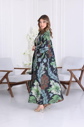 جلابية لينن فاخرة بنقشة أوراق وتطريز لامع بقصة واس...