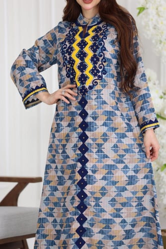 جلابية قطن مطبوع بقصة واسعة وتطريز ناعم